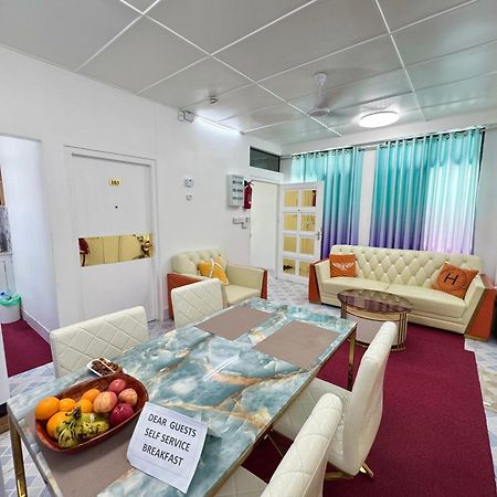 Ontrack Travel Apartment Male Ngoại thất bức ảnh