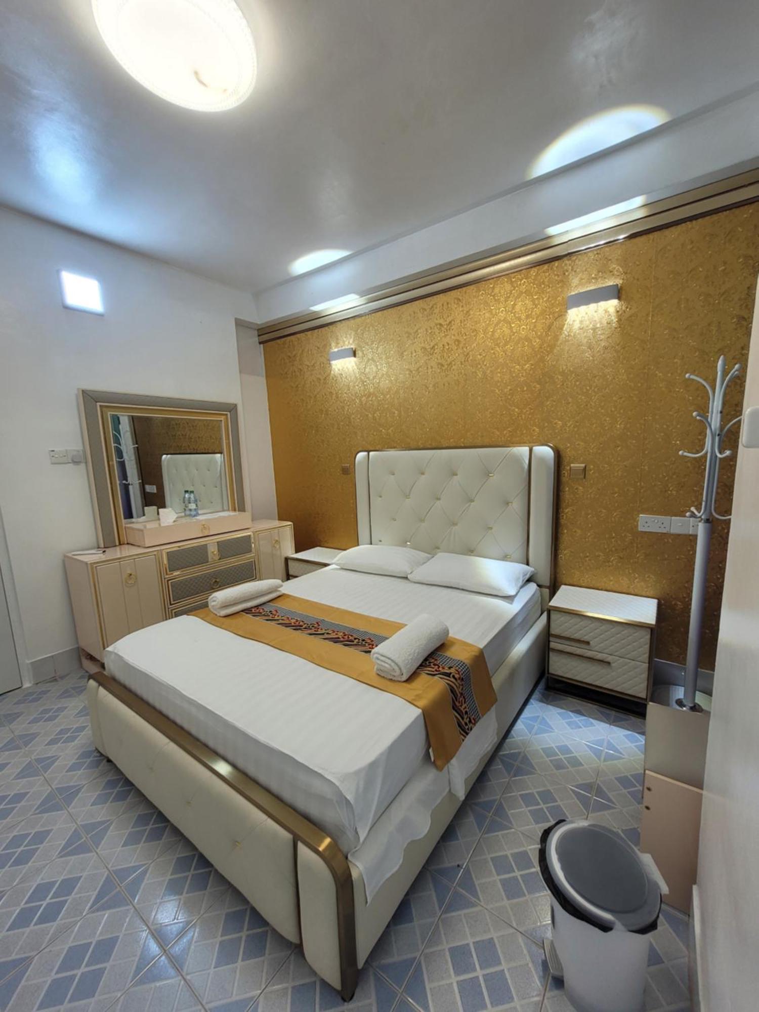 Ontrack Travel Apartment Male Ngoại thất bức ảnh