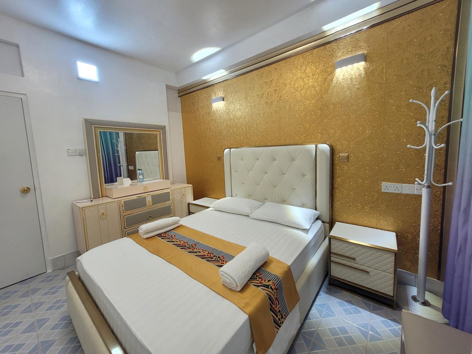 Ontrack Travel Apartment Male Ngoại thất bức ảnh