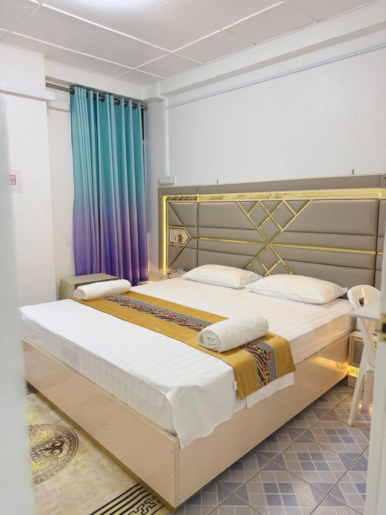 Ontrack Travel Apartment Male Ngoại thất bức ảnh
